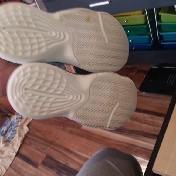 Shoes - Picture 2 of 8